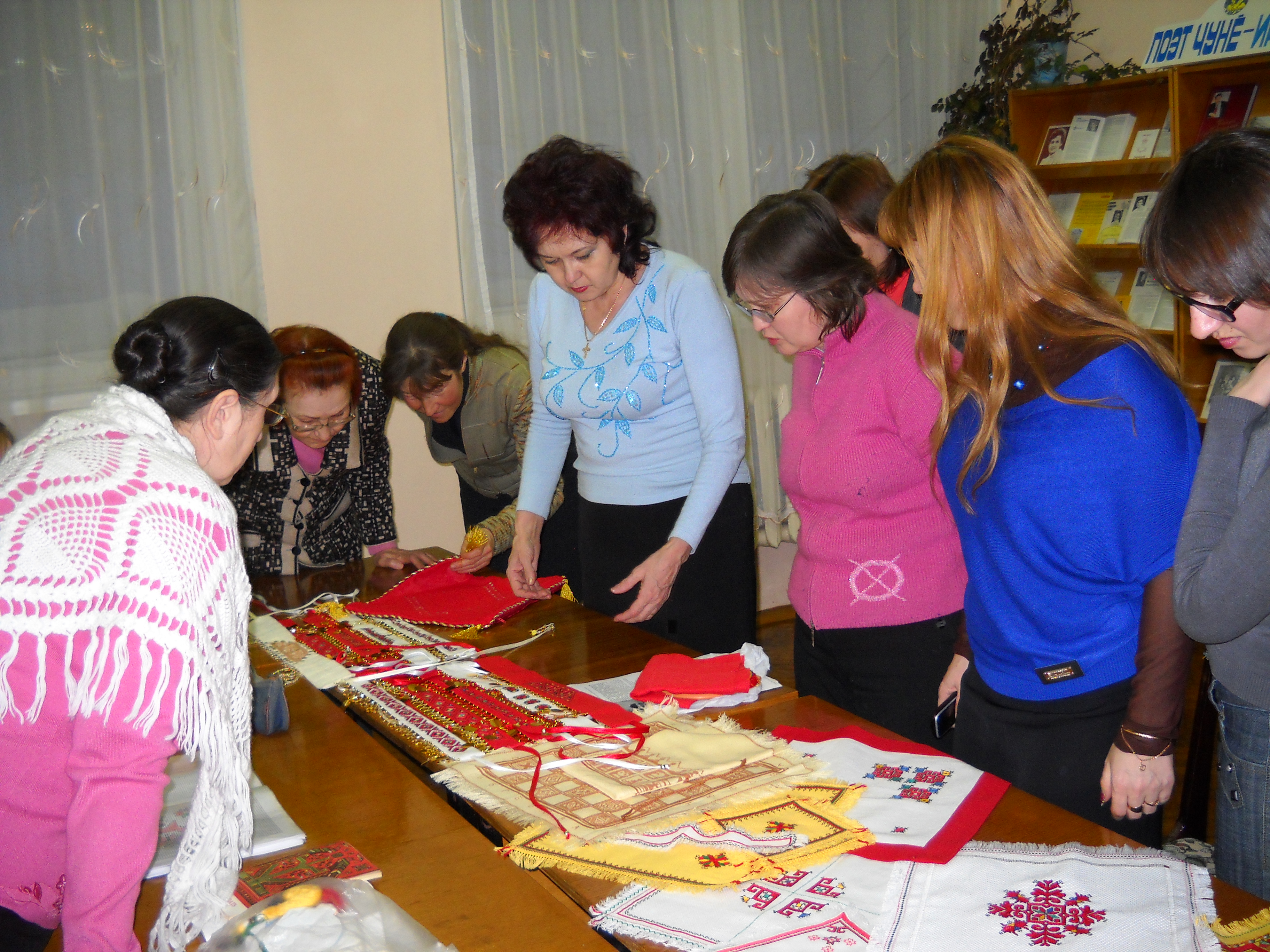 Традиции восхитительной чувашской вышивки бережно хранят члены клуба «Тĕрĕ тĕнчи»
